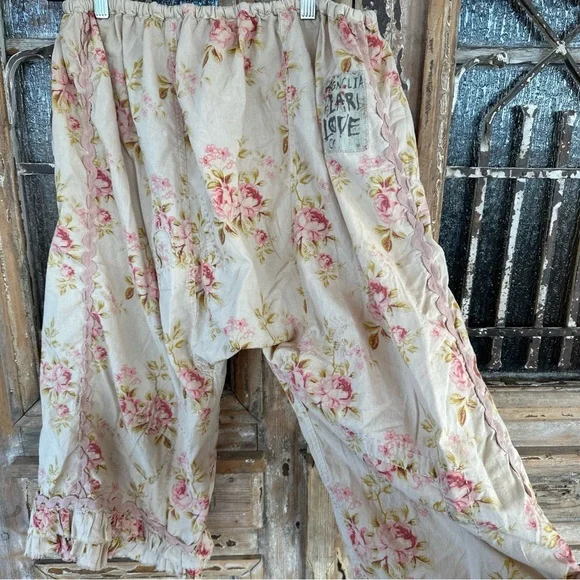 A-Dorable Magnolia Pearl Coralie Ric Rac Bloomers - Picture 2 of 7